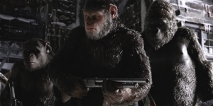 war-for-the-planet-of-the-apes-caesar-holding-a-gun