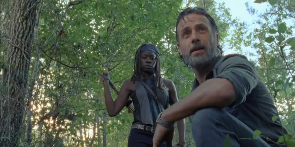 The-Walking-Dead-Rick-And-Michonne-Surveying-The-Scene