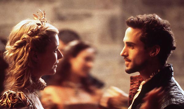 جوزف فاینز و گوئینت پالترو در فیلم شکسپیر عاشق. هالیوود